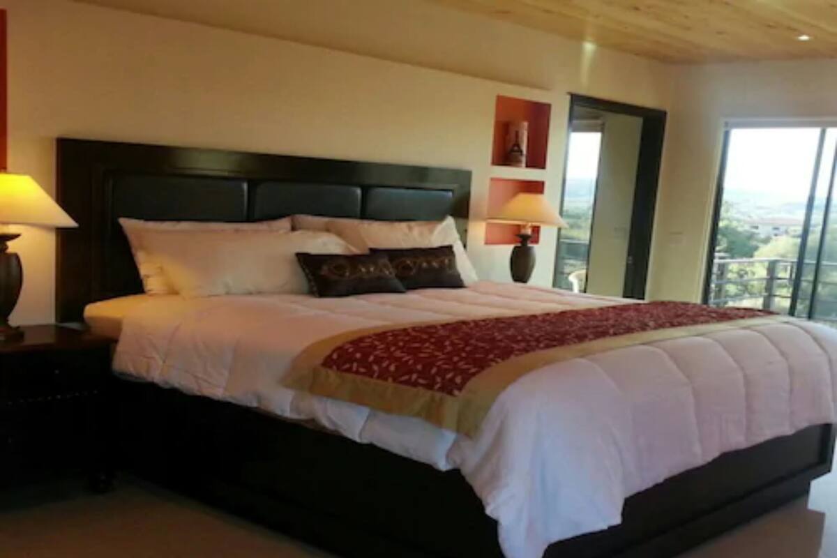 Deluxe Room | Una scrivania, insonorizzazione, Wi-Fi gratuito, lenzuola
