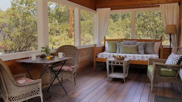 Promontory | Balcony