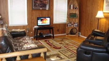 Standard Cabin, 3 Bedrooms, Non Smoking | Living room | TV, DVD player