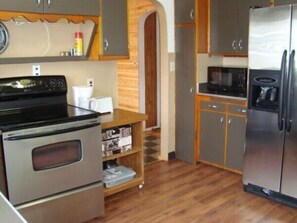Standard Cabin, 3 Bedrooms, Non Smoking | Private kitchen | Fridge, microwave, stovetop