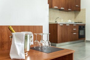 Standard Apartment, 3 Bedrooms, Non Smoking | Private kitchen