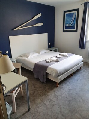 Chambre Double Confort, terrasse | Bureau, chambres insonorisées, Wi-Fi gratuit, draps fournis