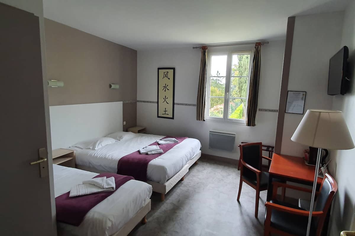 standard triple room, garden area | desk, soundproofing, free wifi, bed sheets