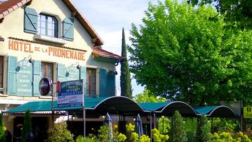 Fachada da propriedade