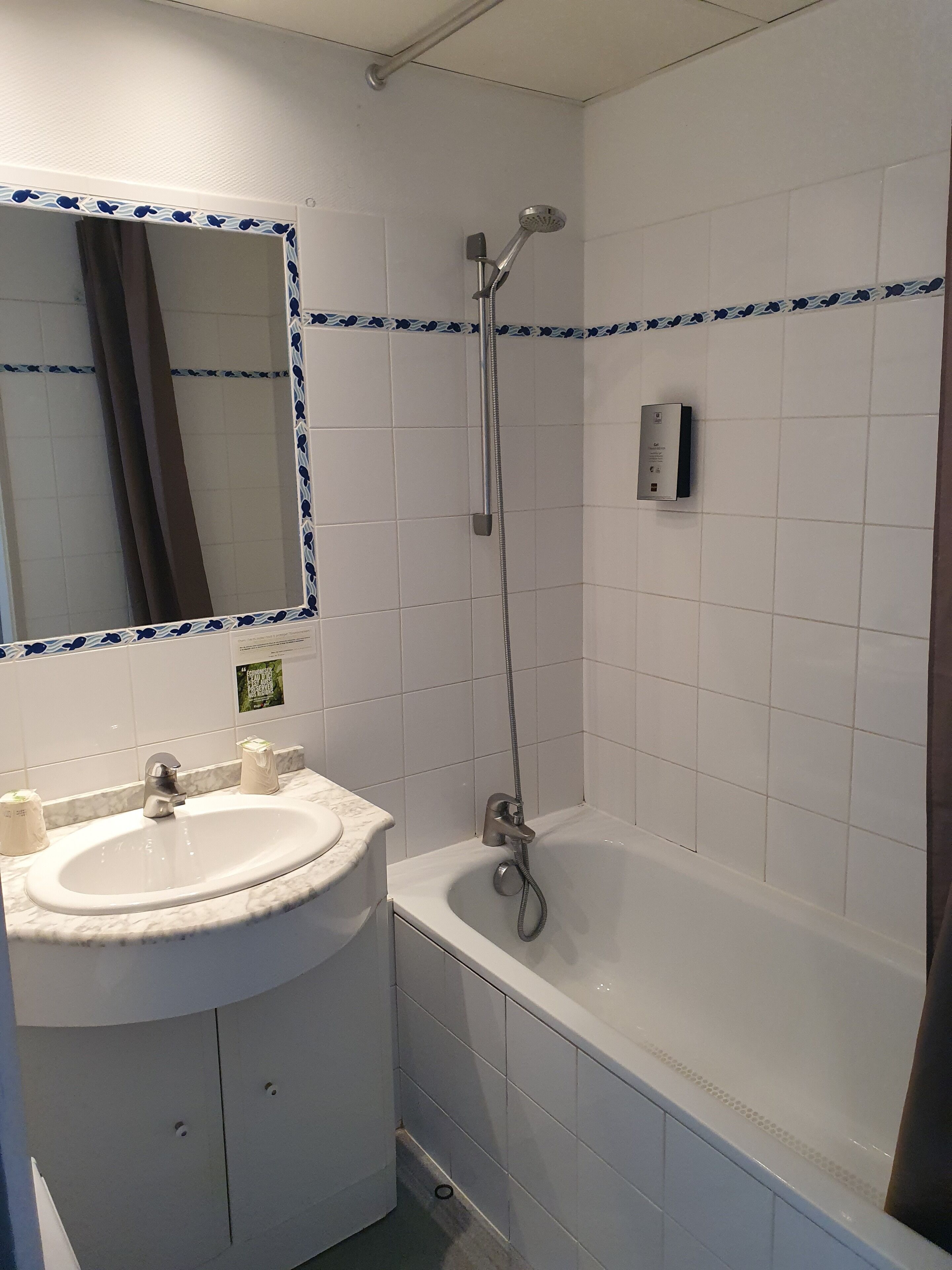 deluxe double room, bathtub | bathroom | towels