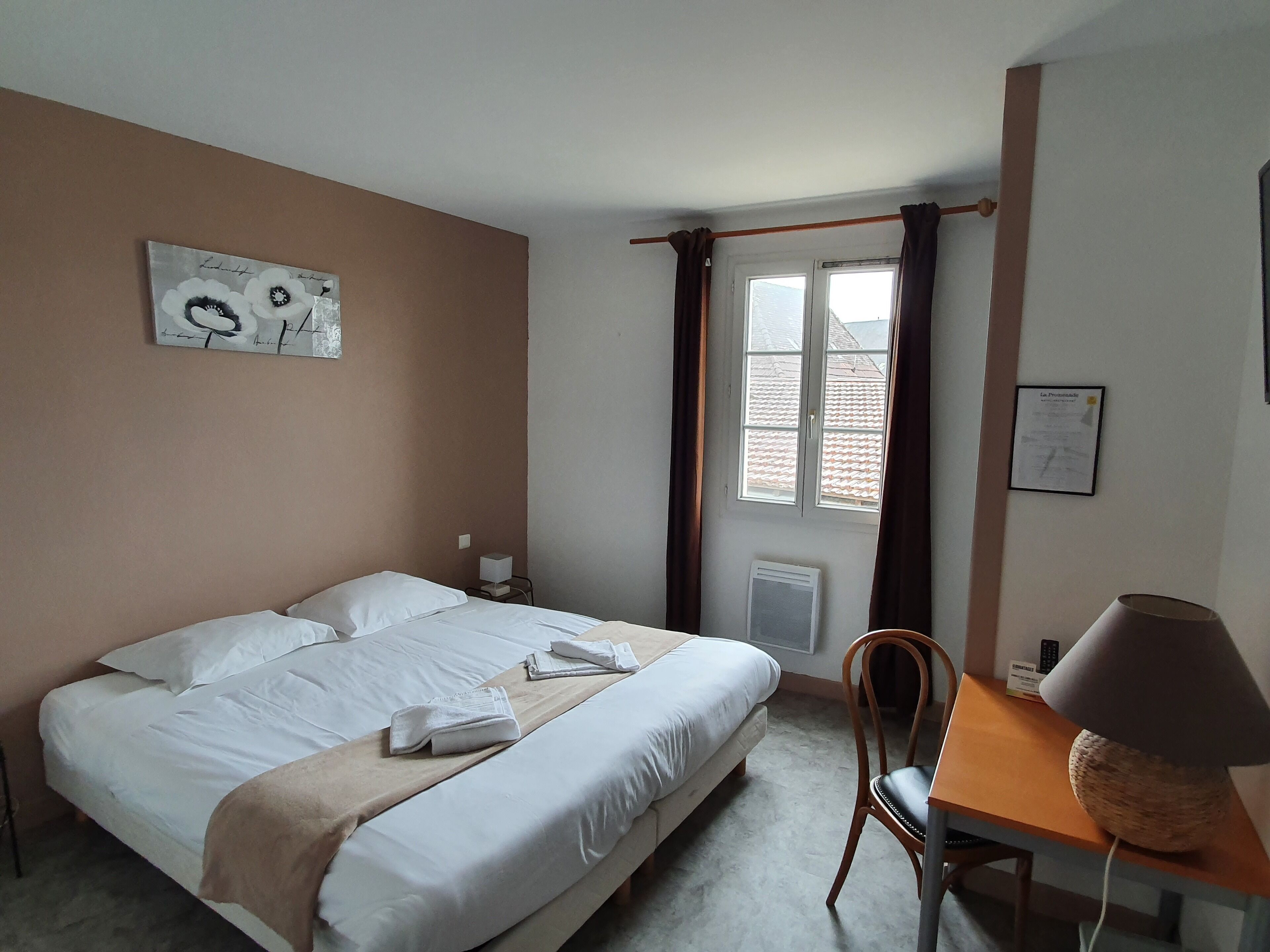 comfort double room, terrace | desk, soundproofing, free wifi, bed sheets