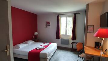 Quarto casal luxo, banheira | Escrivaninha, quartos à prova de som, Wi-Fi de cortesia, roupa de cama