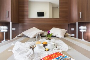 Frette Italian sheets, premium bedding, in-room safe, desk - Sweet Holidays in Rome (Rome)
