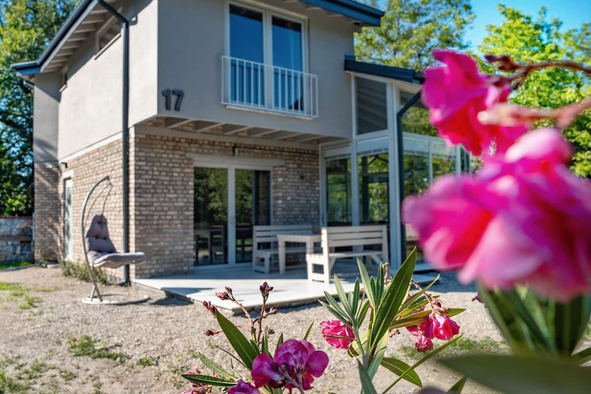 Three-bedroom luxury villa | In-room safe, desk, iron/ironing board, free cribs/infant beds