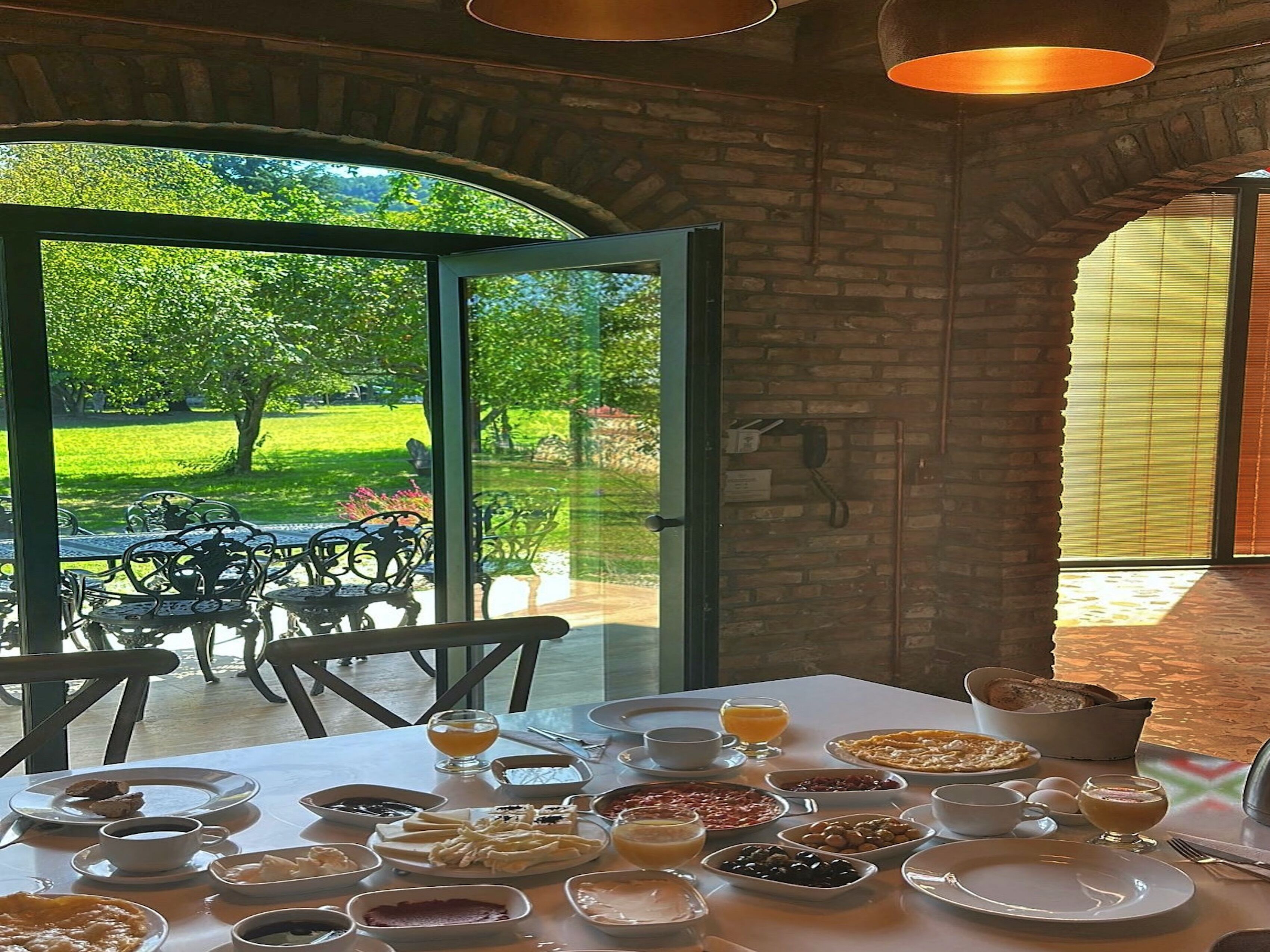 Three-bedroom luxury villa | Caja de seguridad en la habitación y escritorio 