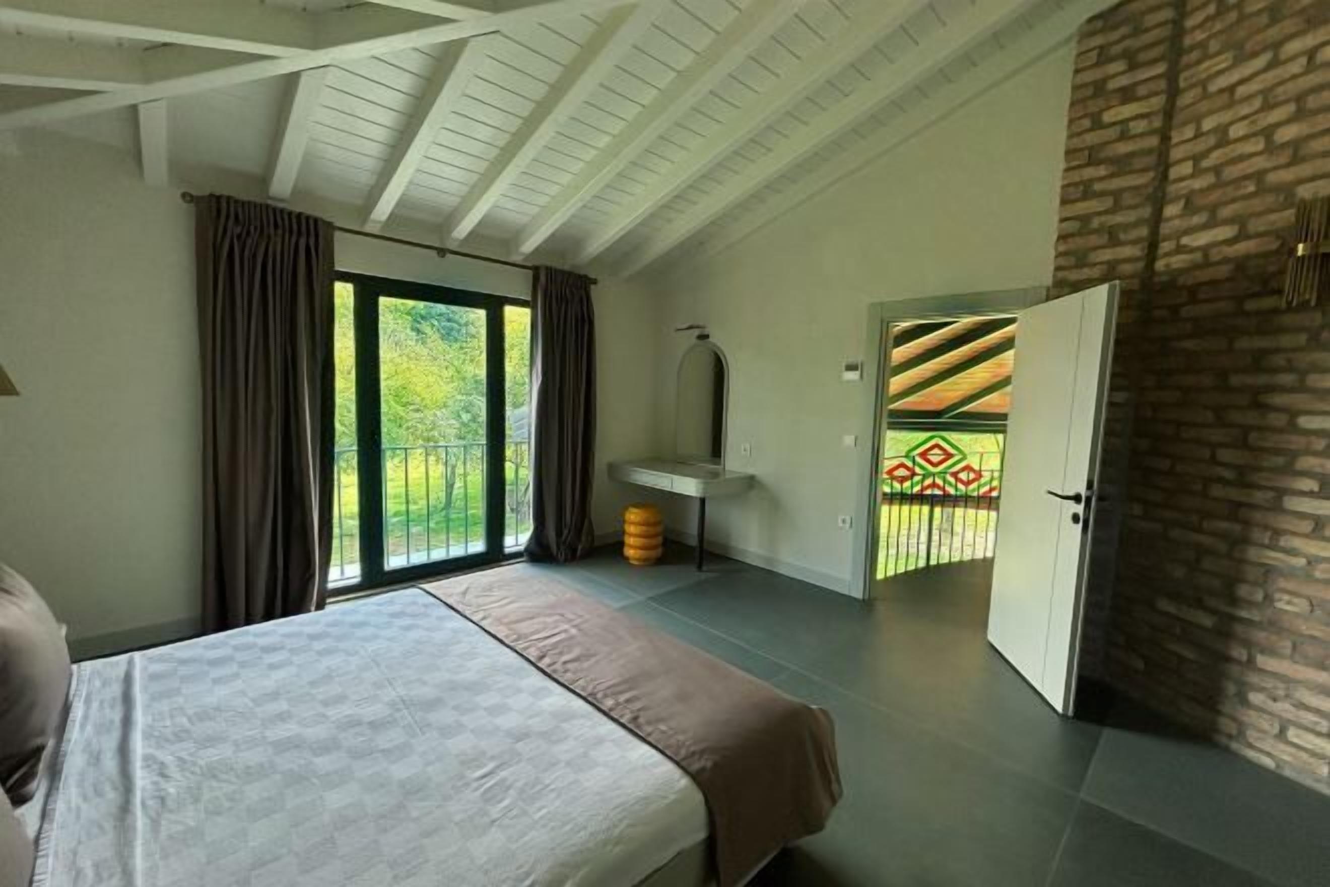 客房內保險箱、書桌、熨斗/熨衣板、免費搖籃/嬰兒床