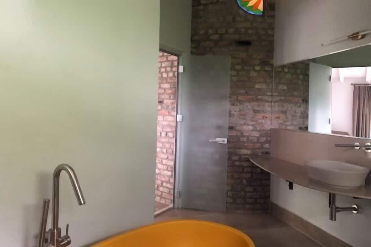 Baño | Ducha, secador de pelo, zapatillas y toallas