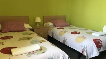 Apartamento, 2 habitaciones (4 personas) | Cortinas blackout, camas extra, wifi y ropa de cama