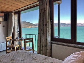 Premium Double Room with Best Lake View | Desk, free WiFi, bed sheets - Fulya Pension (Egirdir)