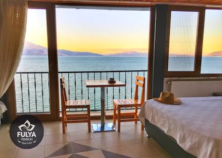 Premium Double Room with Best Lake View | Desk, free WiFi, bed sheets