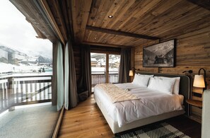 Coffres-forts dans les chambres, bureau, fer et planche à repasser