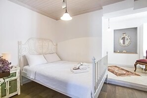 Habitación doble Confort | Ropa de cama de alta calidad, minibar y tabla de planchar con plancha 