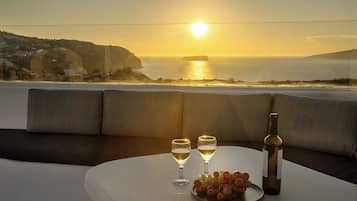 Deluxe Villa, Private Pool, Sea View (Caldera) | Terrace/patio