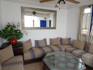 ห้องจูเนียร์ดับเบิล | บริเวณนั่งเล่น | ทีวีจอแบน