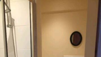 Standard Twin Room | Bathroom