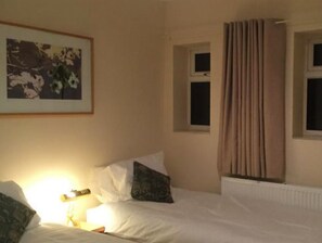 スタンダード ツインルーム | 可動式ベッド、WiFi (無料)