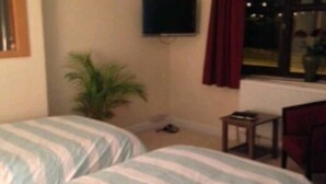 Standard Twin Room | Rollaway beds (surcharge), WiFi (free) - Hotel Crofton Arms (Wakefield)