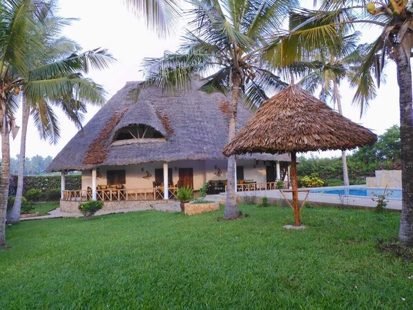 Front of property - Queen K Cottages At Chrystal Homes (Watamu)