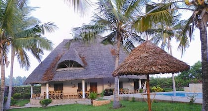 Queen K Cottages At Chrystal Homes