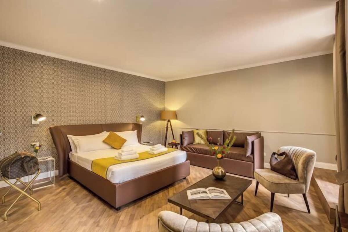 1 bedroom, premium bedding, down duvets, minibar