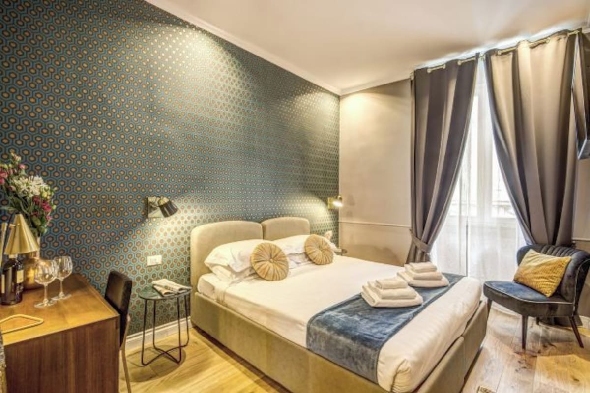 Roupas de cama premium, edredons de pluma, frigobar, cofres nos quartos