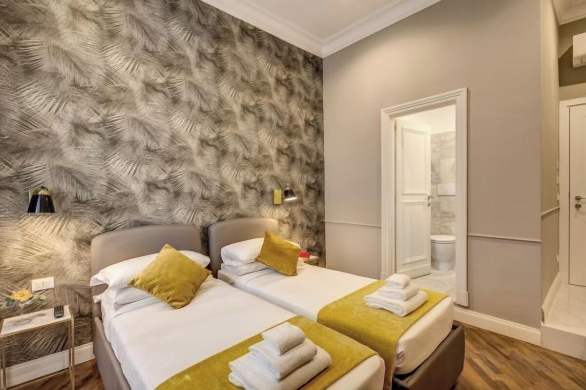 Roupas de cama premium, edredons de pluma, frigobar, cofres nos quartos