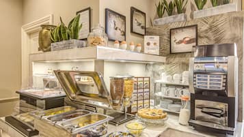 Se ofrece un desayuno continental (15 EUR por persona)