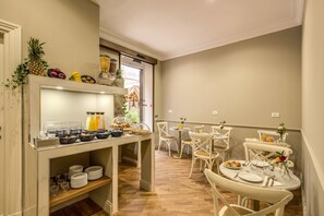 Petit déjeuner continental servi tous les jours en supplément
