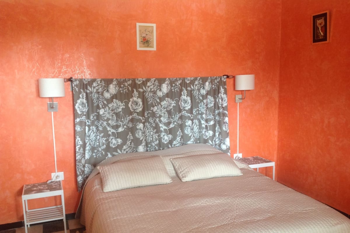 Double Room, 1 Queen Bed, Ground Floor | Premium bedding, individually decorated, desk, blackout curtains