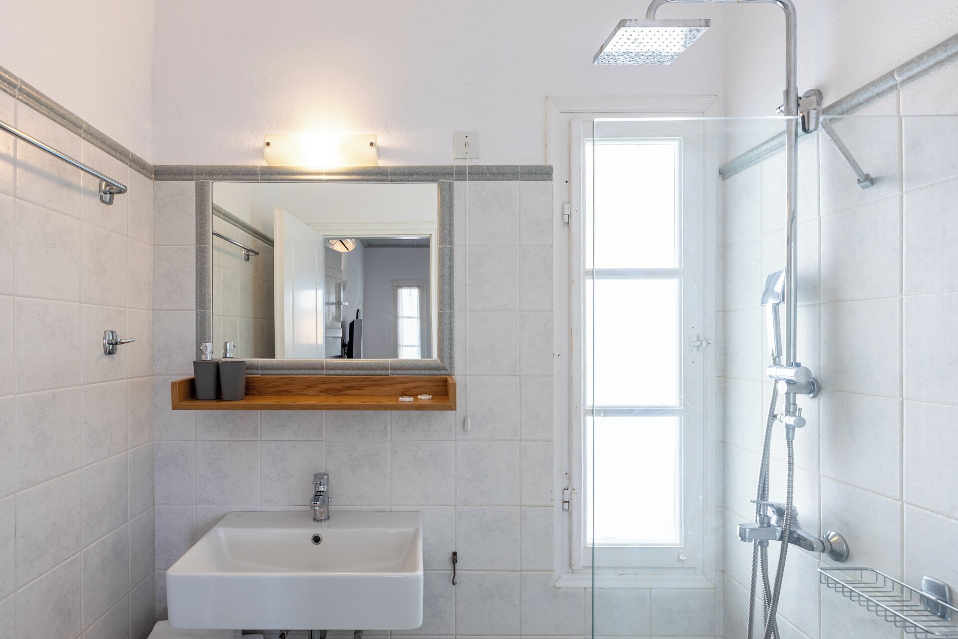 Suite apartment without loft | Baño | Regadera, secadora de cabello, toallas 