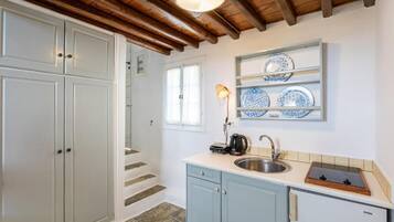 Dahlia | Private kitchenette