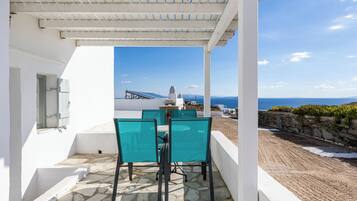 Suite Apartment with loft | Terassi/patio