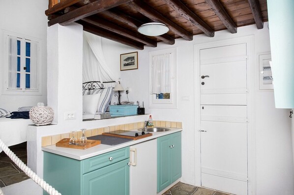 Apartment | Eigene Küche | Kühlschrank, Herdplatte, Kochgeschirr/Geschirr/Besteck