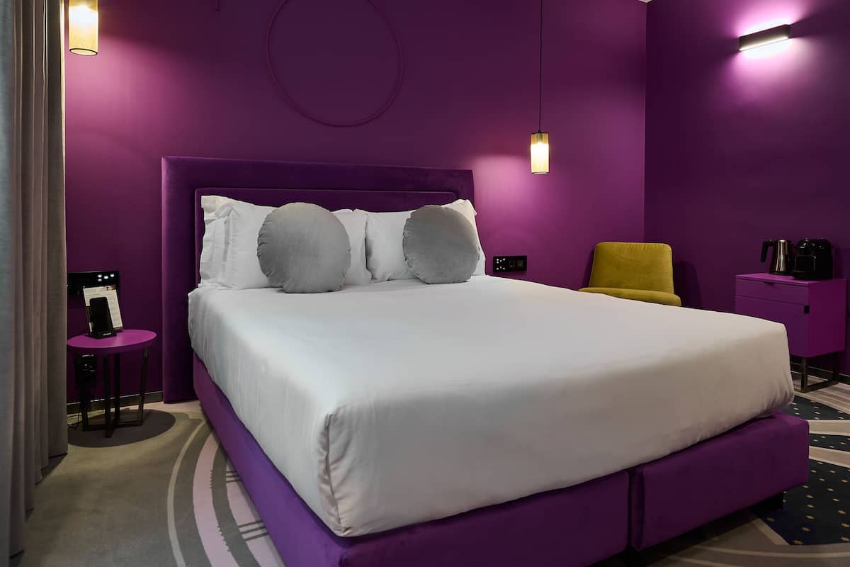 2 bedrooms, premium bedding, down duvets, in-room safe