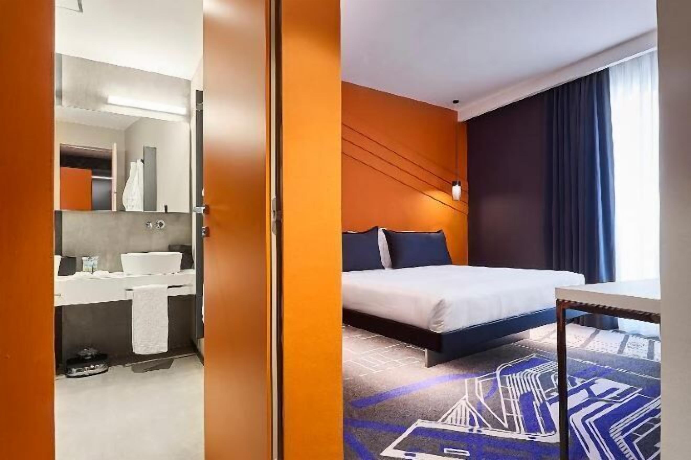 Premium bedding, down comforters, in-room safe, individually decorated