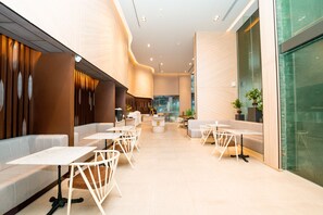 Serviço de café da manhã, vistas para a piscina