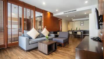 Executive-suite - 1 soveværelse | Premium-sengetøj, pengeskab på værelset, skrivebord