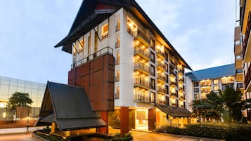 Front of property – evening/night