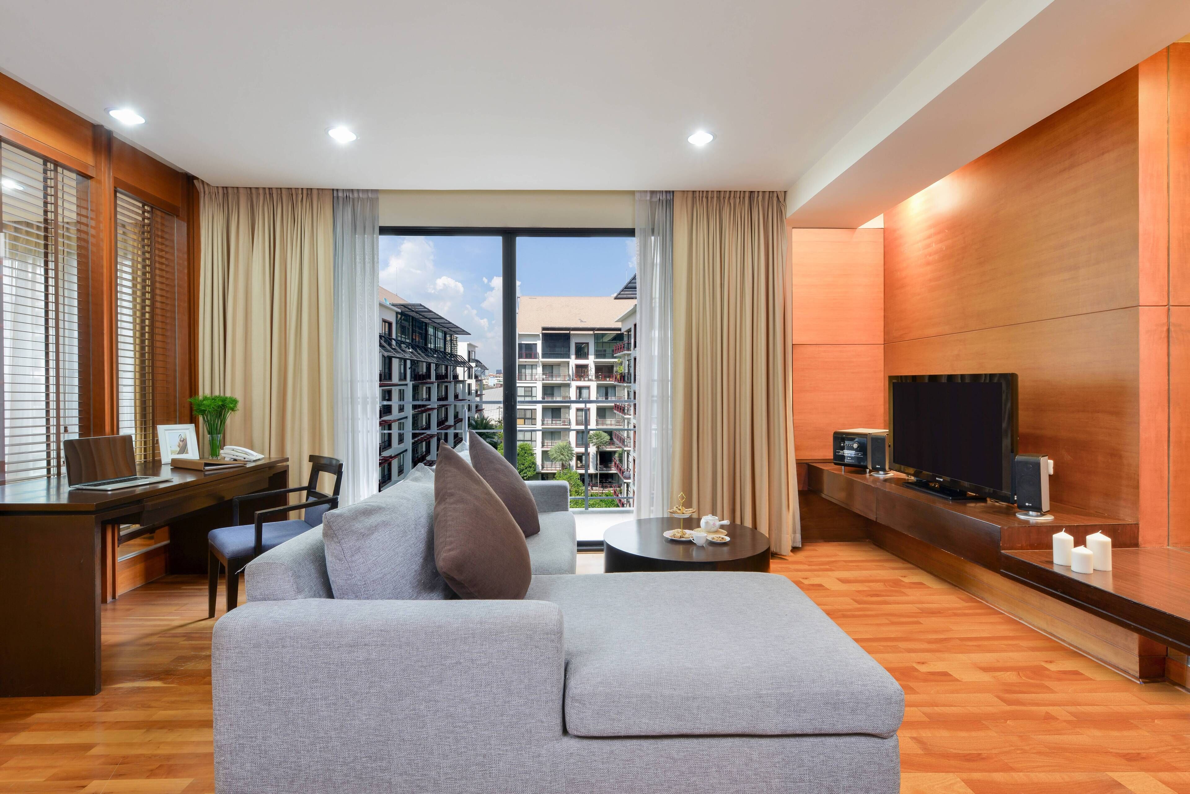 Junior Suite, 1 Bedroom | Premium bedding, in-room safe, desk, laptop workspace