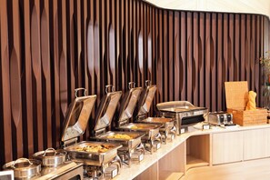 Breakfast served  - Amanta Hotel & Residence Ratchada (Bangkok)