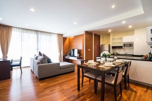 Junior Suite, 1 Bedroom | In-room dining
