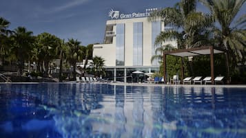 Piscina coberta i piscina a l'aire lliure de temporada