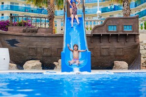 Indoor pool, seasonal outdoor pool, pool umbrellas, sun loungers - Gran Palas Hotel - Spa incluido (Vila-Seca)