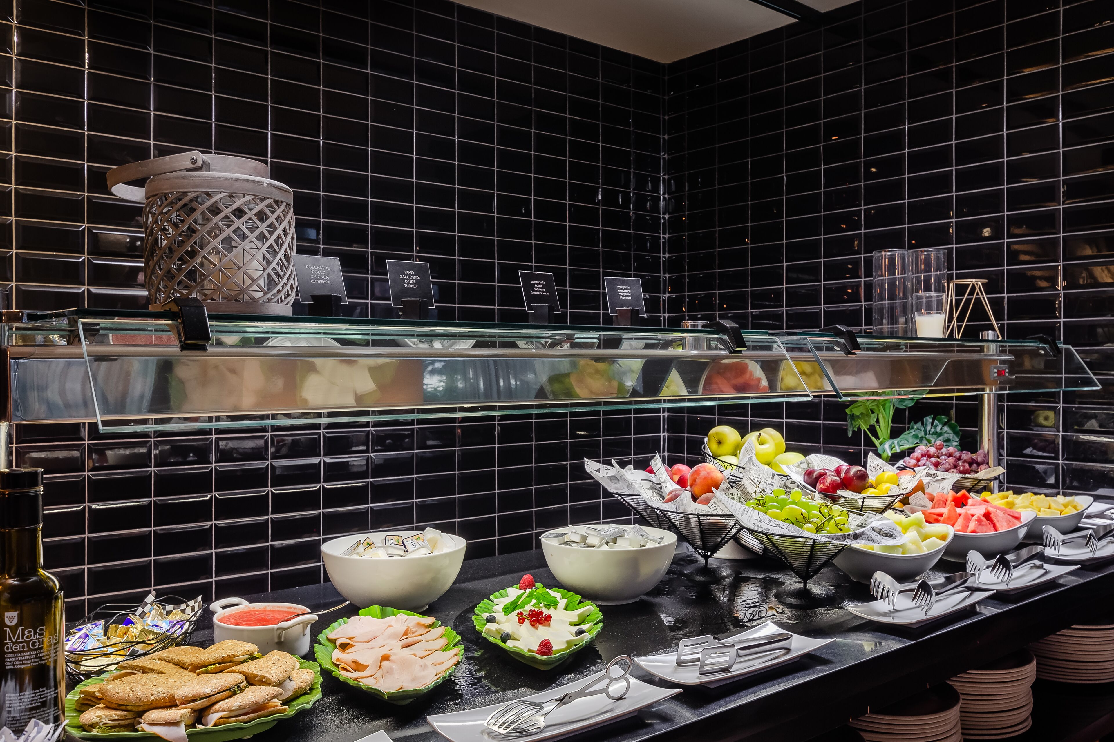 breakfast (eur 15 per person)