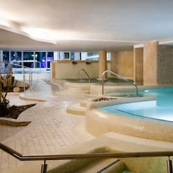 Couples treatment room(s), sauna, hot tub, steam room, body treatments